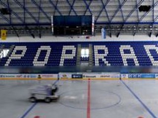 Na popradskom štadióne trénujú zatiaľ iba hokejisti HC Poprad.