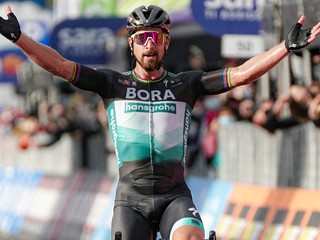 Peter Sagan pri víťazstve v 10. etape Giro d'Italia 2020.