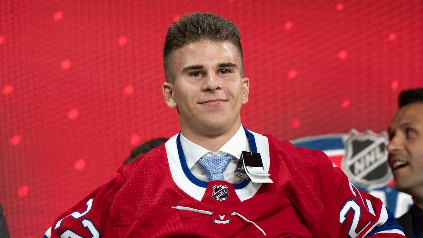 Filip Mešár v drese Montrealu Canadiens počas Draftu NHL 2022.