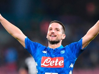Dries Mertens oslavuje gól.