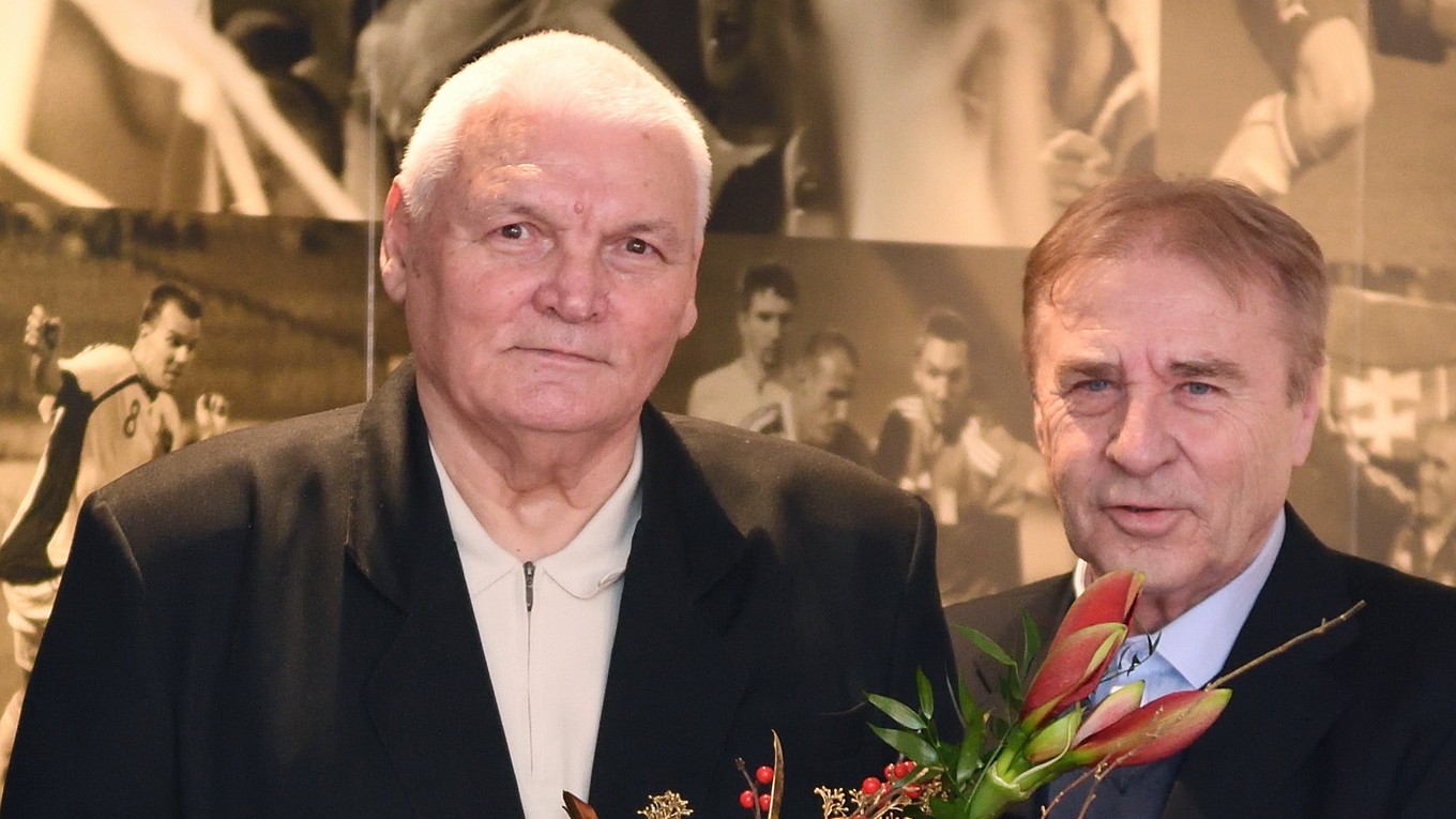 Anton Švajlen (vľavo) a Ladislav Petráš, dve veľké postavy slovenského futbalu.