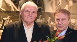 Anton Švajlen (vľavo) a Ladislav Petráš, dve veľké postavy slovenského futbalu.