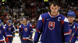 Slovenskí hokejisti po prehre v zápase o 3. miesto na ZOH Vancouver 2010.