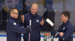 Ralph Krueger (v strede) ako tréner Tím Európy na Svetovom pohári 2016. 