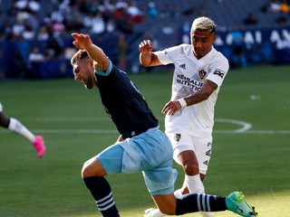 Julian Araujo (2).