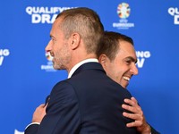 Prezident Európskej futbalovej únie (UEFA) Aleksander Čeferin a Philipp Lahm.