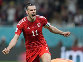 Radosť Garetha Balea po premenej penalte v zápase USA - Wales na MS vo futbale 2022 v Katare.