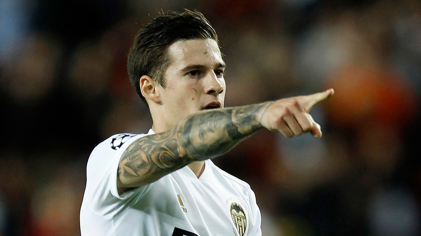 Santi Mina v drese FC Valencia.