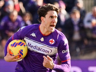 Srbský futbalista Dušan Vlahovič v drese ACF Fiorentina..