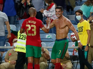 Cristiano Ronaldo strelil v zápase Portugalsko - Írsko dva góly a vytvoril nový rekord.