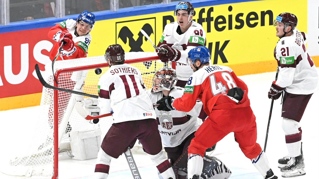 Momentka zo zápasu Česko - Lotyšsko na MS v hokeji 2022.