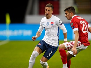 Slovenský futbalista Peter Pekarík a Arsen Zacharjan.