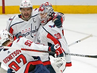 Ruskí hokejisti v drese Washington Capitals Jevgenij Kuznecov, Alexander Ovečkin a brankár Iľja Samsonov.