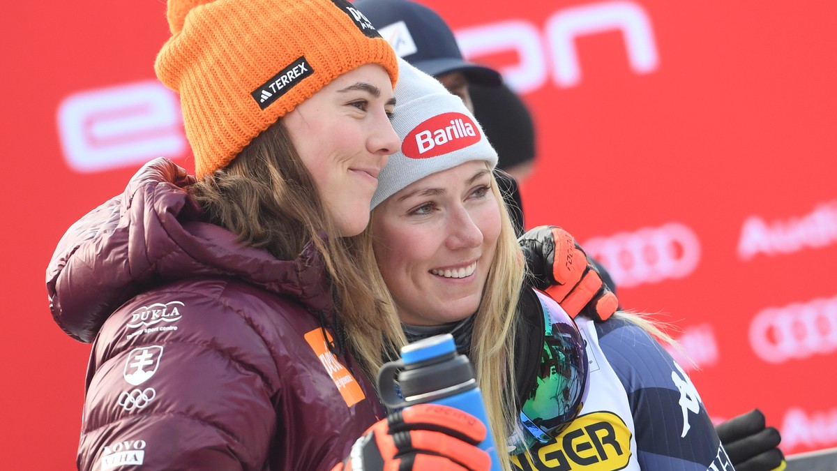 Petra Vlhová a Mikaela Shiffrinová počas podujatia v Kranjskej Gore.