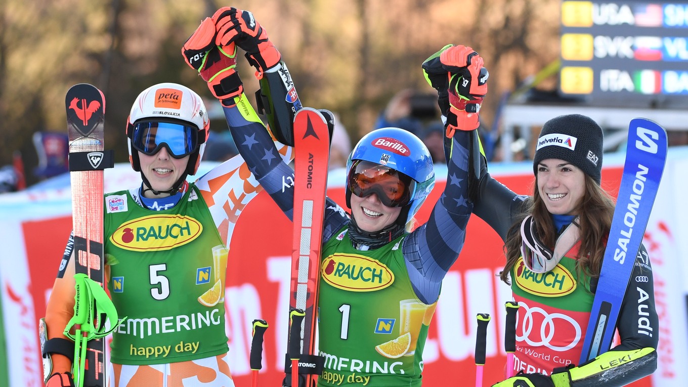Petra Vlhová (vľavo) obsadila druhé miesto v obrovskom slalome v Semmeringu 2022.