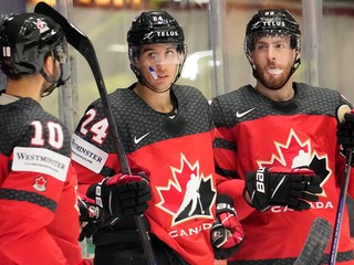 Radosť reprezentantov Kanady na MS v hokeji 2022. 