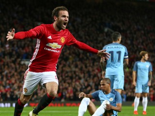 Juan Mata sa teší z gólu v drese Manchestru United.