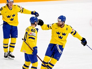 Radosť hokejistov Švédska na MS v hokeji 2022.