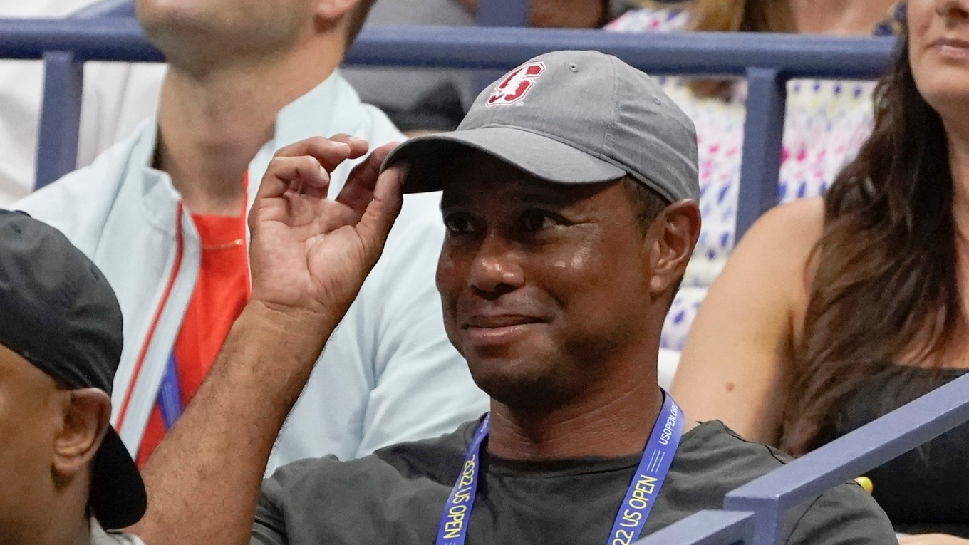 Tiger Woods v hľadisku na US Open 2022.