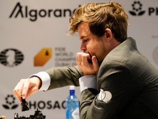Magnus Carlsen obhájil titul majstra sveta.