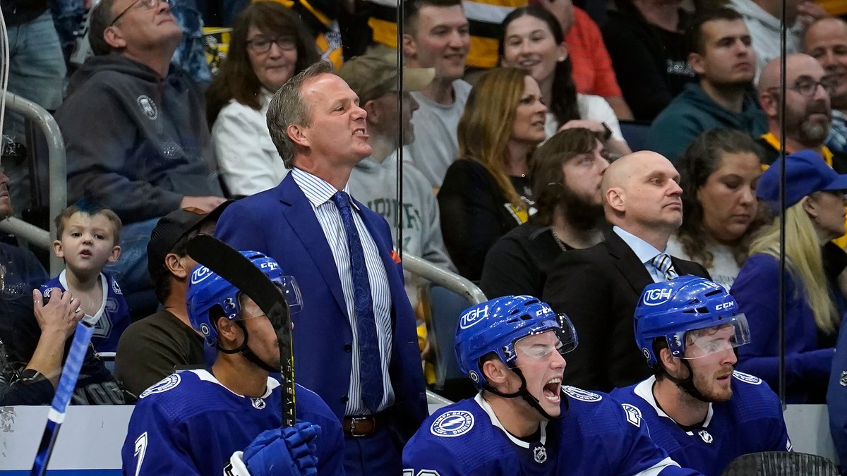 Rozčúlený tréner Tampy Bay Jon Cooper.