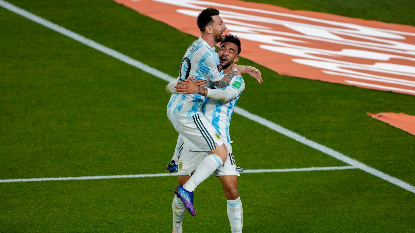 Lionel Messi a Nicolás González v drese Argentíny.