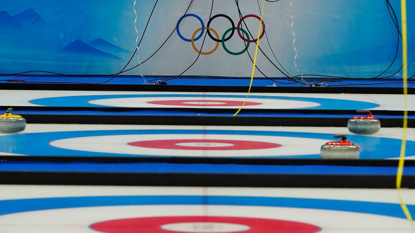 Jednou z federácii, ktorá zakázala ruským a bieloruským športovcom štart, je Svetová curlingová federácia.