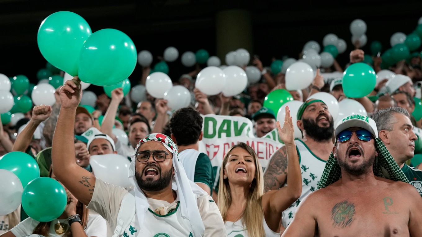 Fanúšikovia Palmeirasu počas finále MS klubov 2022. 