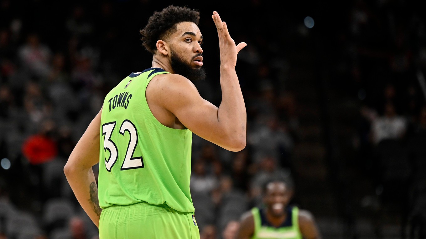 Karl-Anthony Towns oslavuje svoj veľký zápis v NBA.