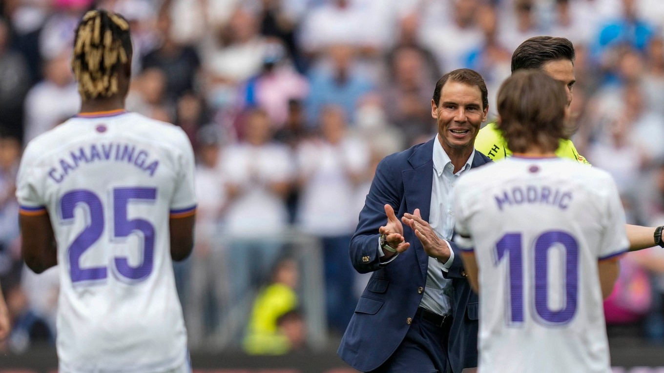 Rafael Nadal obstaral čestný výkop počas zápasu Realu Madrid.