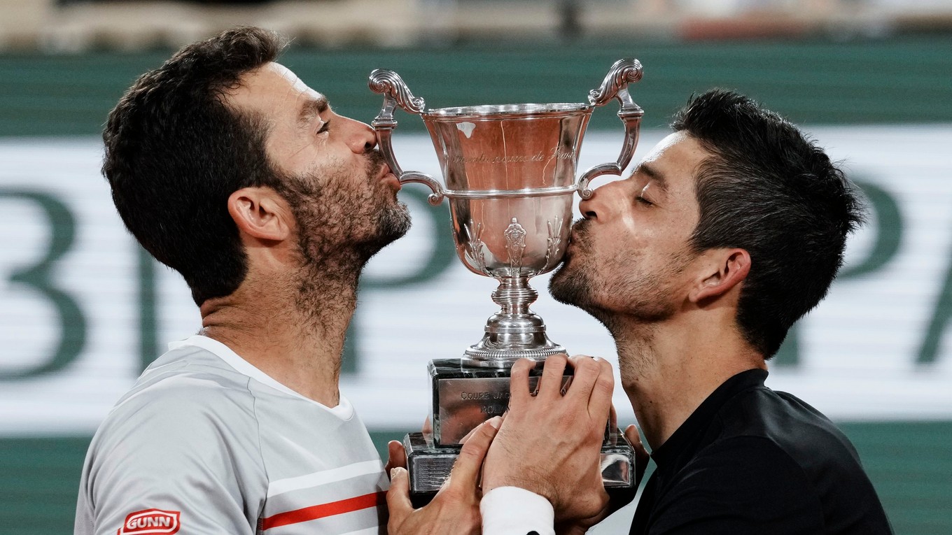 Jean-Julien Rojer (vľavo) a Marcelo Arevalo vyhrali štvorhru na Roland Garros 2022.
