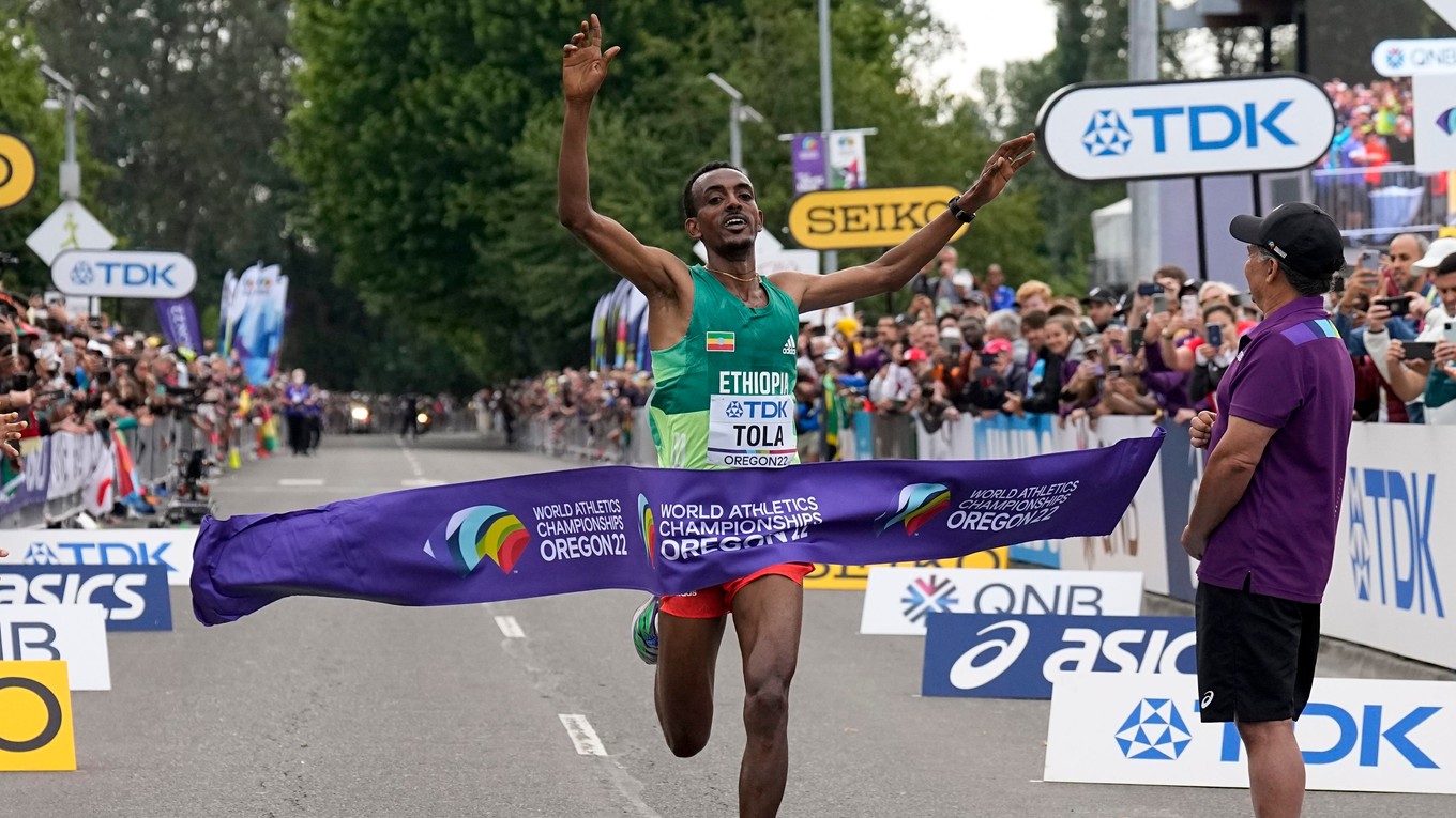 Tamirat Tola vyhral maratón na MS v atletike 2022.