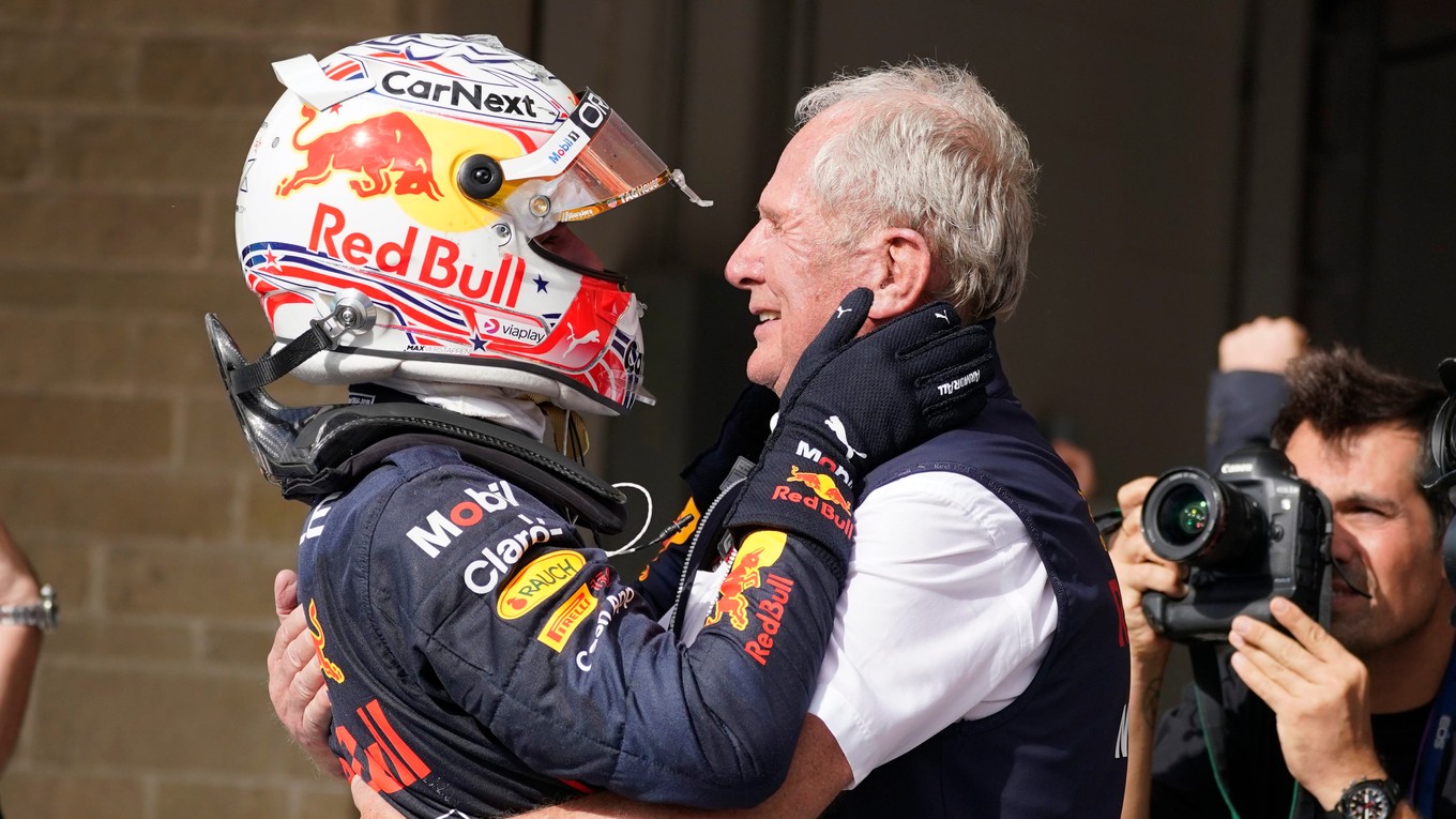 Max Verstappen a šéf tímu Red Bull Helmut Marko.