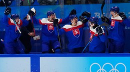 Radosť slovenských hokejistov v zápase o bronz na ZOH 2022 v Pekingu.