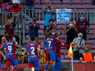 Gólová radosť hráčov FC Barcelona.