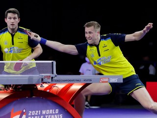 Švédski víťazi štvorhry Kristian Karlsson a Mattias Falck.