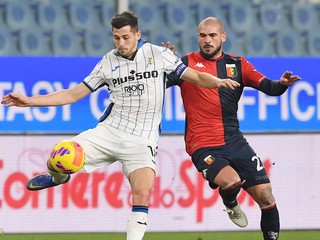 Futbalista Atalanty Ruslan Malinovskyj v zápase proti FC Janov. 