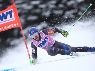 Adam Žampa počas obrovského slalomu v stredisku Adelboden 2022.