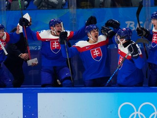 Radosť slovenských hokejistov v zápase o bronz na ZOH 2022 v Pekingu.