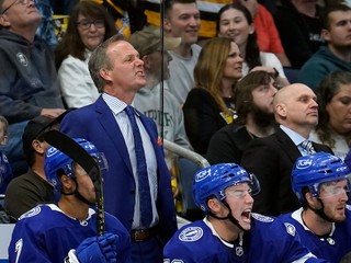 Rozčúlený tréner Tampy Bay Jon Cooper.