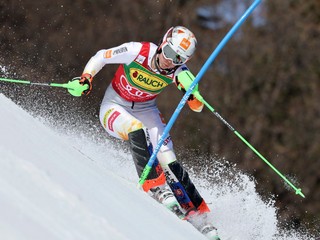 Petra Vlhová počas slalomu v Courchevel/Méribel 2022.