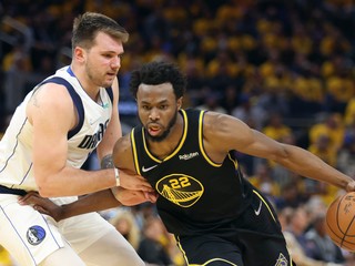 Zápas Golden State - Dallas.