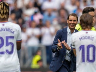 Rafael Nadal obstaral čestný výkop počas zápasu Realu Madrid.