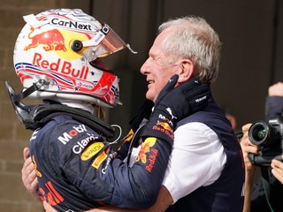 Max Verstappen a šéf tímu Red Bull Helmut Marko.