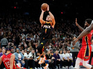 Americký basketbalista Devin Booker v drese Phoenixu Suns.