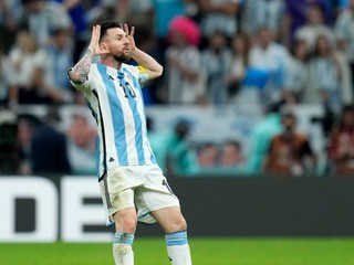 Lionel Messi sa teší po strelenom góle v zápase Holandsko - Argentína vo štvrťfinále MS vo futbale 2022.