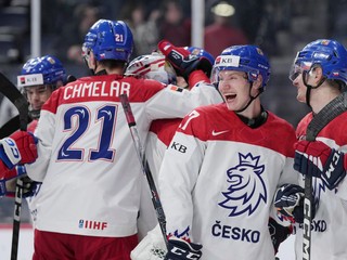 Českí hokejisti do 20 rokov.