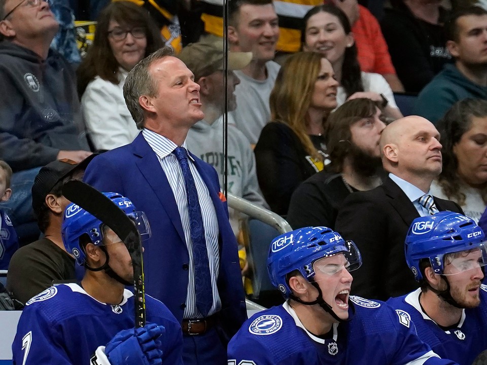 Rozčúlený tréner Tampy Bay Jon Cooper.