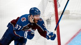 Švédsky hokejista Andre Burakovsky v drese Colorada Avalanche.