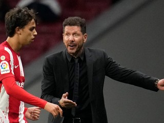 Joao Felix a tréner Diego Simeone.